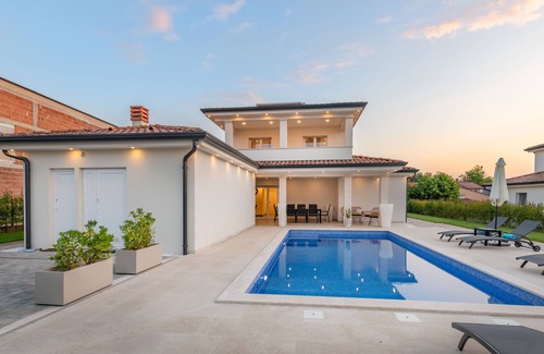 Porec Villa | Fantastische Pool-villa 9 km von Poreč Entfernt