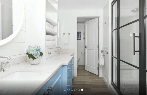 Key West Resort | Fantasy Fest week in Key West! 2-bdrms, 2 baths, Kitchen, Laundry, pool, balcony