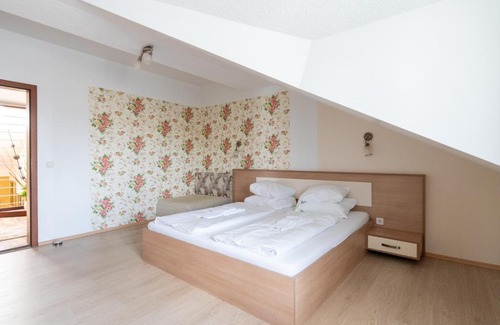 Haslau-Maria Ellend Apartment | Faraway Aparthotel Near Vienna Airport with Anytime Self Check in