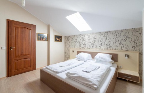 Haslau-Maria Ellend Apartment | Faraway Aparthotel Near Vienna Airport with Anytime Self Check in
