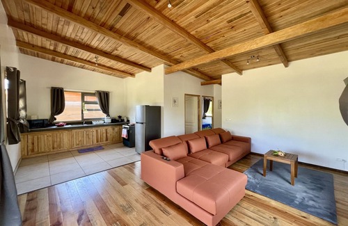 Moorea-Maiao Ski Chalet | Fare Tau Otaha - Comfy cabin w Private Beach Access