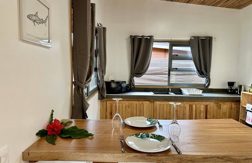 Moorea-Maiao Ski Chalet | Fare Tau Otaha - Comfy cabin w Private Beach Access