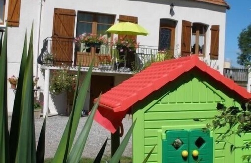 Lussat Cottage | Farm cottage in a large house