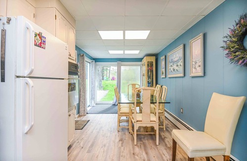 Kittery House | Farm Fun Beach Sun Kittery Maine Retreat Pet Friendly! GREAT yard!