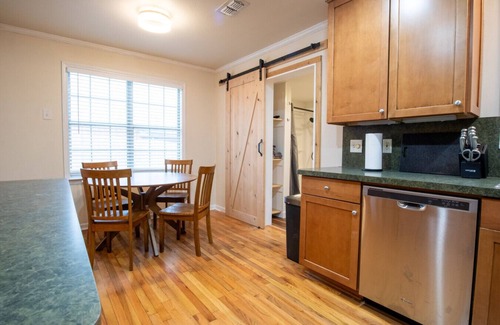Fort Worth House | Farm House 15 mins from FWTX - Pets Welcome