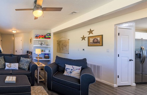 Grand Junction House | Farm house on 4 acres in the City