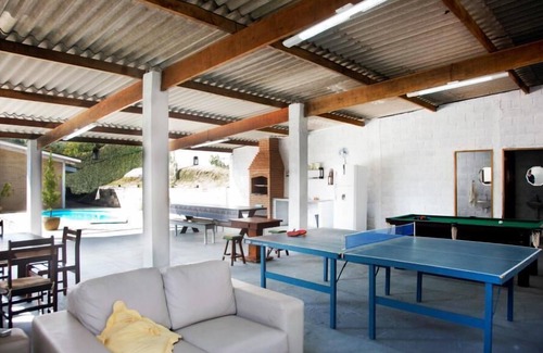 Cotia House | Farm in Cotia - São Paulo, Gated Community, Cozy, 45 min from SP.
