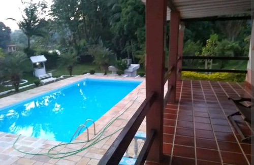 Nogueira House | Farm in Guararema w/swimming pool, court, barbecue area w/access to Paraíba river.