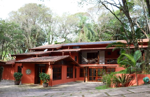 Jundiai House | Farm overlooking a private forest