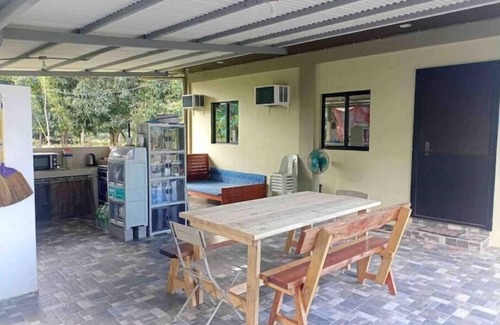 Botolan Other | Farm Stay Along River. 15 mins away from the Beach with Fiber Optic, Netflix