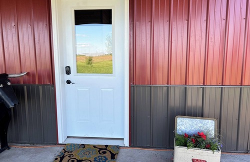 Winfred House | Farm Stay Close to I-90 and Sioux Falls. Hunting dogs allowed for extra fee
