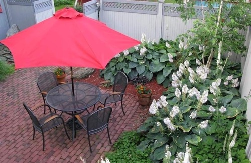 Pownal Apartment | FARM-TO-TABLE eating, good hot tub soak, S'mores around fire pit, seasonal POOL!