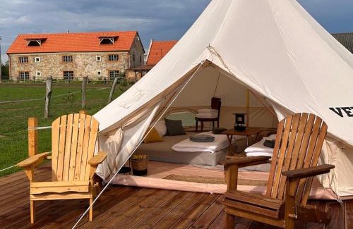Uhlirske Janovice Apartment | Farma Bláto - Apartmány Sýpka a glamping