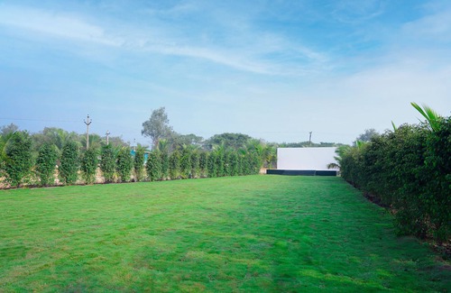 Bouvet Island Resort | Farmhouse and Partylawn