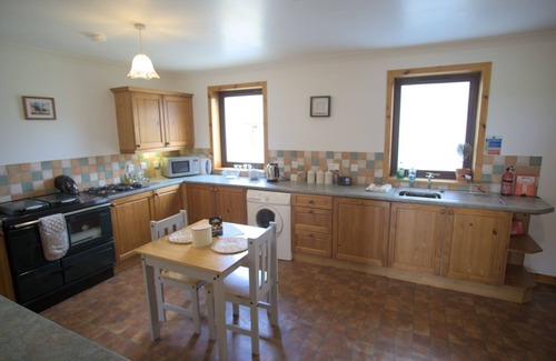 Toab Other | Farmhouse by the sea, excellent for Aurora and wildlife.
