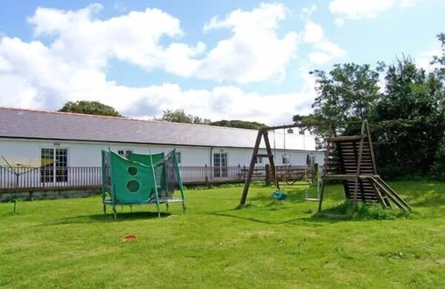Pentraeth Cottage | FARMHOUSE COTTAGE, pet friendly, with a garden in Pentraeth