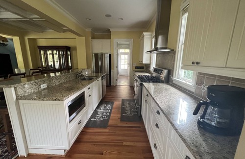 Littleton Other | Farmhouse escape, minutes to Lake Gaston or Downtown Littleton. Pets welcomed!