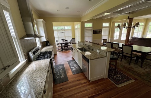 Littleton Other | Farmhouse escape, minutes to Lake Gaston or Downtown Littleton. Pets welcomed!