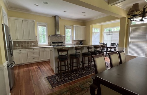 Littleton Other | Farmhouse escape, minutes to Lake Gaston or Downtown Littleton. Pets welcomed!
