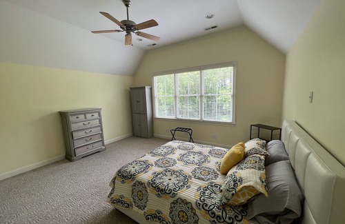 Littleton Other | Farmhouse escape, minutes to Lake Gaston or Downtown Littleton. Pets welcomed!