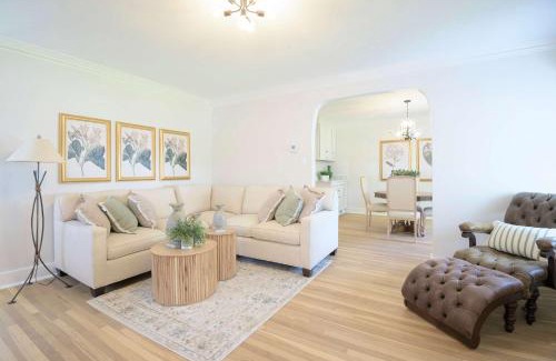 University Heights House | Farmhouse Fresh 4BR Retreat
