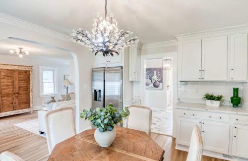 University Heights House | Farmhouse Fresh 4BR Retreat