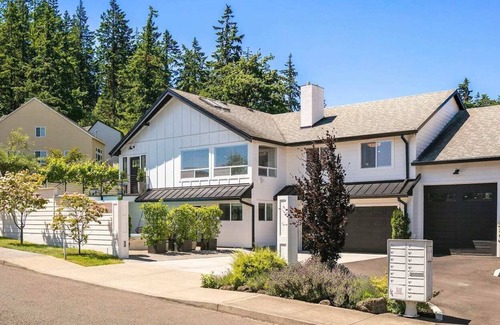 Clackamas House | Farmhouse guest suite newly remodeled luxury slp 4