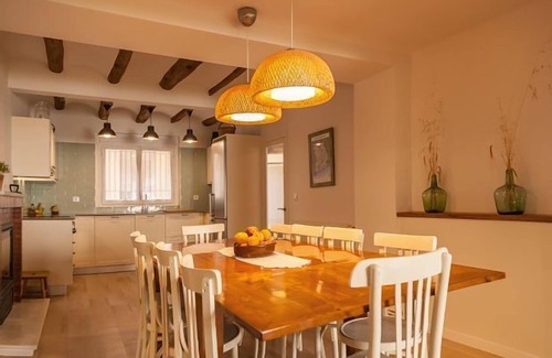Sant Pau dʼOrdal Cottage | Farmhouse in a nice wine region 40 mins to Barcelona and 25 to Sitges beaches.