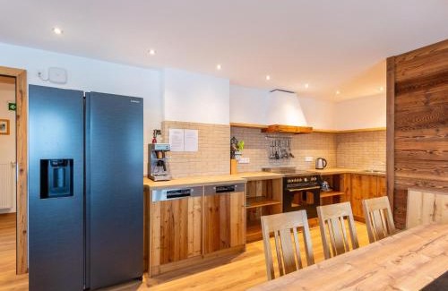 Bramberg am Wildkogel House | Farmhouse in Bramberg with Sauna & Ski Access