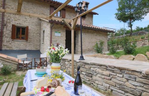Mercatello sul Metauro House | Farmhouse in Marche with Pool and Views
