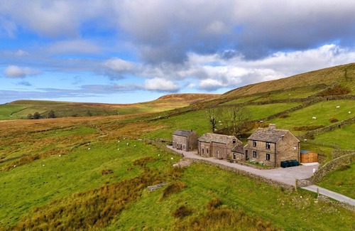 Buxton Cottage | Farmhouse in Staffordshire with Hill Views