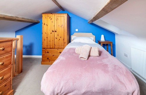 Hebden Other | Farmhouse in the heart of the Yorkshire Dales. Dogs welcome. Cycle friendly.