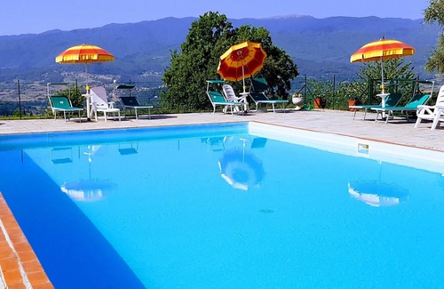 Poppi Apartment | Farmhouse in Tuscany with Pool and Valley Views