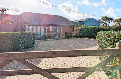 Woolbeding Cottage | Farmhouse Lodge - a lodge/cabin that sleeps 2 guests in 1 bedroom