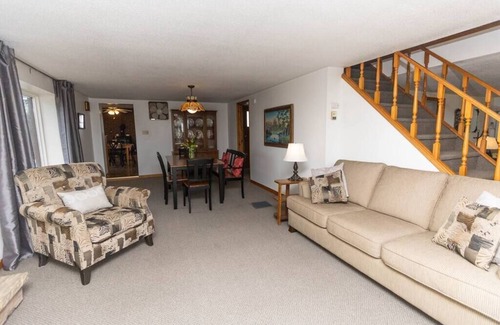 Wellington House | Farmhouse PEC - Centrally Located in PEC