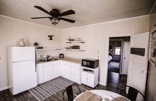 Crawfordsville Apartment | Farmhouse right off of I-5