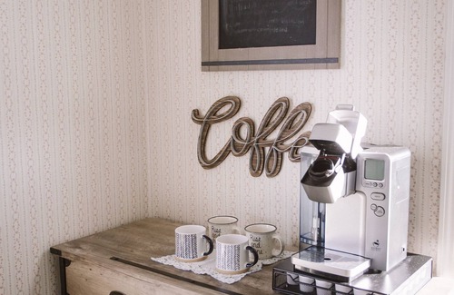 Crawfordsville Apartment | Farmhouse right off of I-5