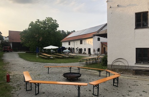 Eggenfelden House | Farmhouse right on the water