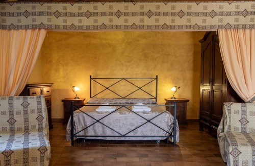 Pitigliano Other | Farmhouse "Roccia" with Shared Pool, Private Terrace & Wi-Fi