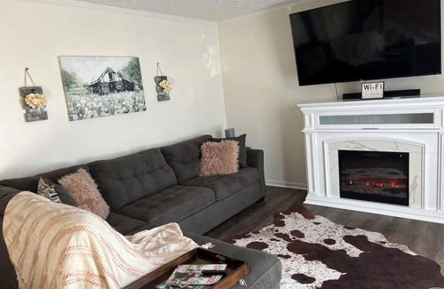 Danville House | Farmhouse Themed Danville Vacation Home with pool table & gym