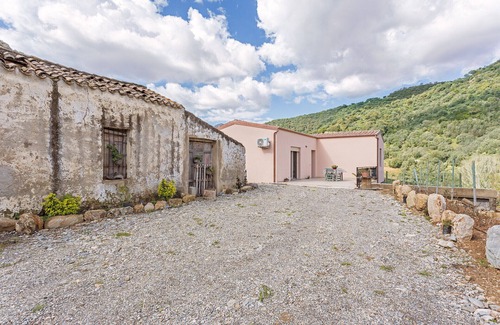 Jerzu House | Farmhouse tra i vignetti del Cannonau di Jerzu