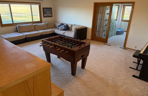 Lovell Other | Farmhouse with a pool, hot tub and parking. Between Cody and the Big Horn Mts
