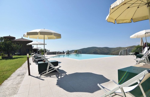 Perdifumo House | Farmhouse with infinity pool. Ideal for groups.