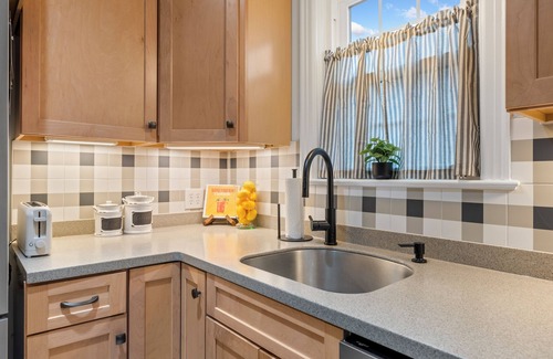 Farmville House | Farmville,walk to Longwood, Greenfront,High Bridge,minutes to Hampden-Sydney