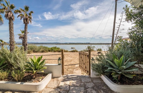 Praia de Faro Villa | Faro Beach House in Faro