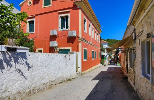 Gaios Apartment | Faros Ennea: Gaios Guest house, sea views, sleeps 2