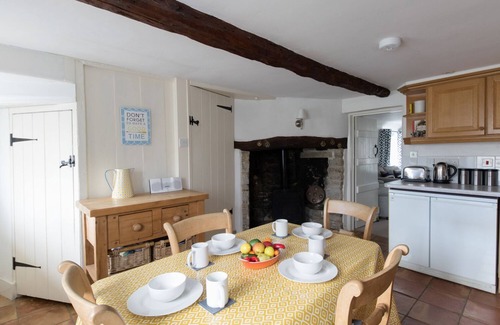 Corfe Castle Village Cottage | FARRIER'S LODGE, romantic, with a garden in Corfe Castle