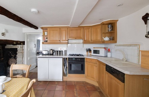 Corfe Castle Village Cottage | FARRIER'S LODGE, romantic, with a garden in Corfe Castle