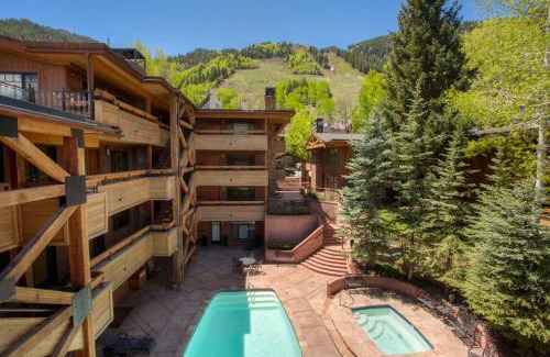 Aspen House | Fasching Haus Unit 310, Deluxe Condo w/Stately Furnishings, Private Deck, A/C