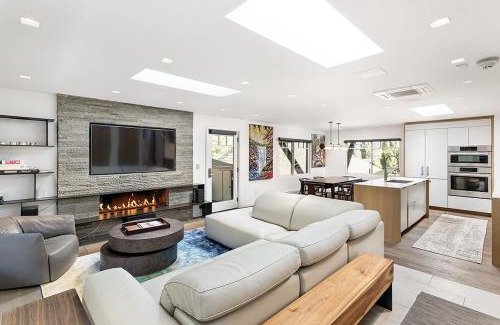 Aspen House | Fasching Haus Unit 390, Luxury Penthouse w/Exceptional Views, Beautiful Decor, and Natural Light